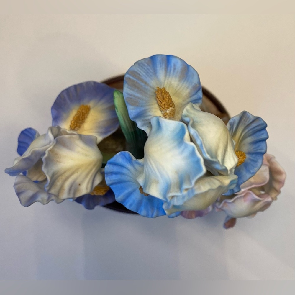 Home Interiors Irises in Bloom Masterpiece Figurine ‘Mary’s Floral Collection’ - Picture 7 of 11